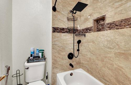 Tropical 4BR Oasis with Pool and Jacuzzi Near Strip - Photo 25