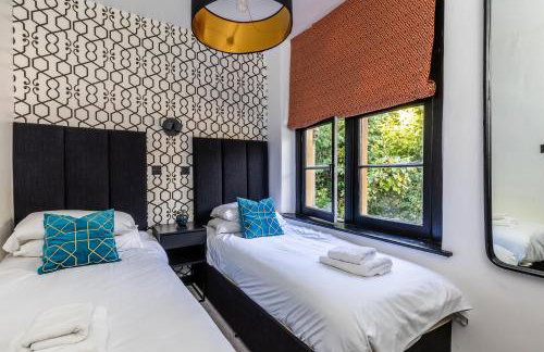 Locksbrook Lodge - Hot Tub - Spacious Outdoor Space - Photo 24