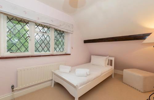 Luxurious Country House with Cinema Games Room - Pass the Keys - Photo 5