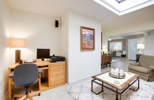 Sunny Palm Springs Haven Fenced Patio, 6 Pools! - Foto 11