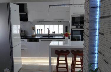 Apervill Luxury House - Photo 1