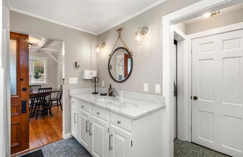 2BR Home|Downtown Rockport w/parking|Walk 2 Ocean - Foto 17