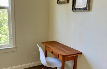 Amazing, Sunny, and Spacious! Steps to Campus! - Photo 9