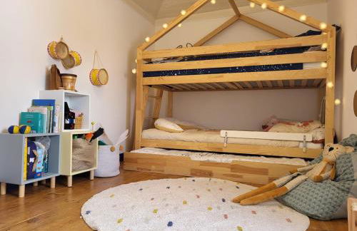 Charmingly Renovated Village House in Sintra, Penedo - Photo 19