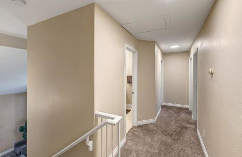 24hr Host - New Renovated 4 bedroom home U026 - Photo 11