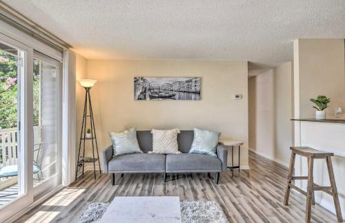 Inviting Charlotte Getaway - Half Mile to UNC! - Foto 17