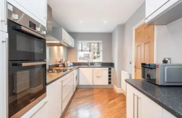 9 College Court Spacious, Modern 4-Bed Townhouse in York - Pass the Keys - Foto 14