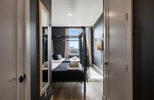 2BR 2BA, King bd, Gym, Free Parking, 8min to Train - Foto 12