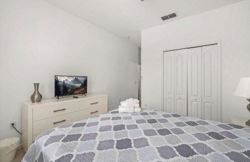 Heated Pool Lazy River Game Room 12 MI to Disney - Foto 42