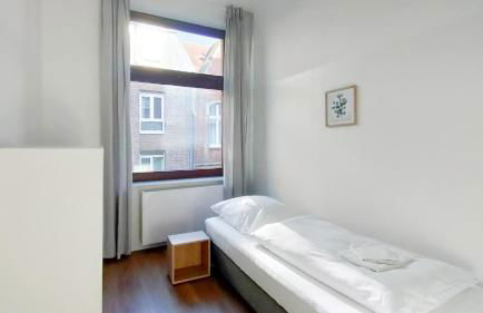 Tolstov Apartments - City Apartments with 2 , 3 and 6 Rooms - 15 Min to Messe DUS and Old Town DUS - Foto 13