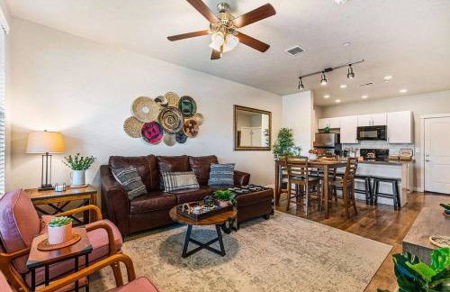 Spacious 2-Story, Pet&Fam Friendly, WFH, Gym&Pool - Foto 27