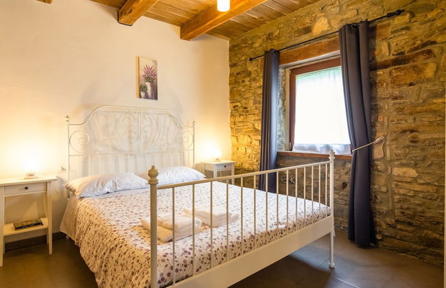 Pretty Farmhouse With Pool - Photo 6