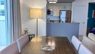 Breathtaking Direct Bay Views 2 bedroom condo with parking - Foto 5