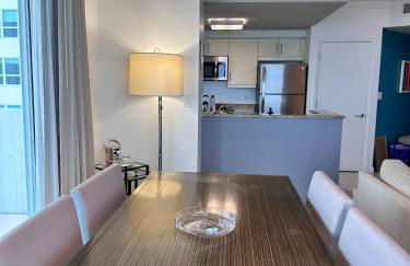 Breathtaking Direct Bay Views 2 bedroom condo with parking - Foto 5