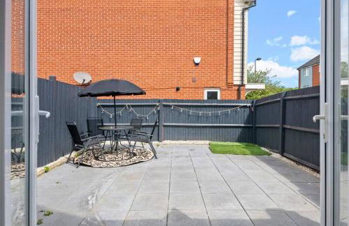 Radiant Retreat Ideal for LegoLand, Windsor, & LHR - Foto 28