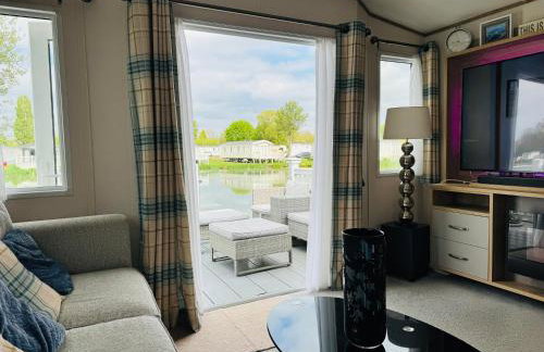 Exquisite Lake lodge in Hoburne Holiday Resort - Valentino Rose Lodge - Foto 77