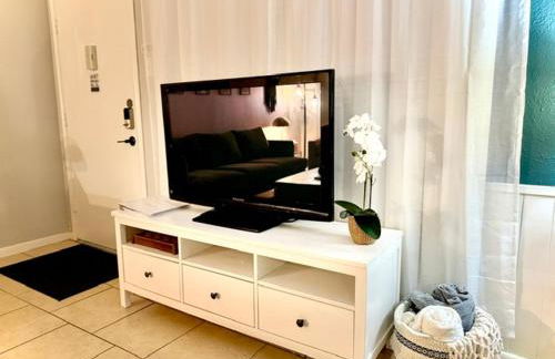 Pristine Full Sized Montrose Apartment Half Block to Menil Museum - Foto 8