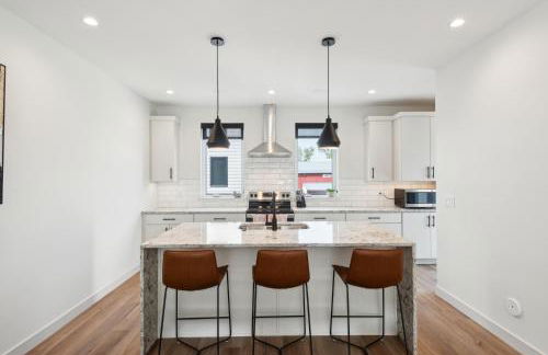 New Modern Townhome With Rooftop Patio 2 Bedroom Townhouse by RedAwning - Photo 17