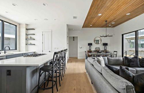 Luxe 3-Story Retreat - Chefs Kitchen and Firepit - Foto 10