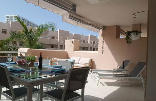 Top Rated Apartment Huge Sunny Terrace Heated Pool Parking Wifi - Foto 1
