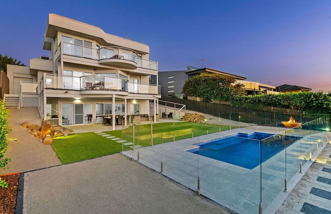 Clifftop Family Retreat With Views Pool - Foto 9