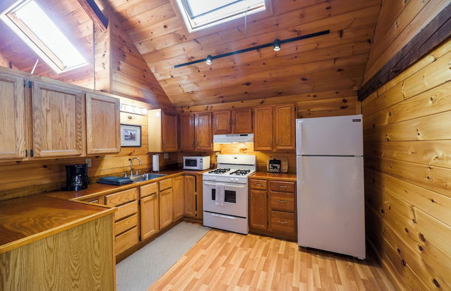 Historic barn at Moosehead Lake - Photo 10