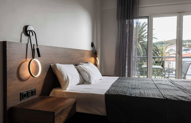 Danae Comfort Living - Photo 19