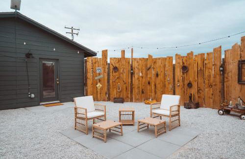 Romantic Desert Escape - Stargazing Dome, Hot Tub, Fire Pit, Hammocks, Cowboy Pool - Foto 31