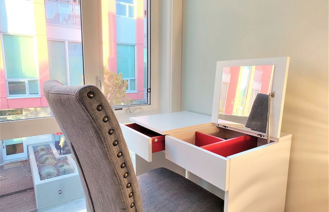 Monki Di Executive Suites - GLAS - Luxury Inner City Home 3 min to Downtown w Private Rooftop Patio Fireplace - Foto 6