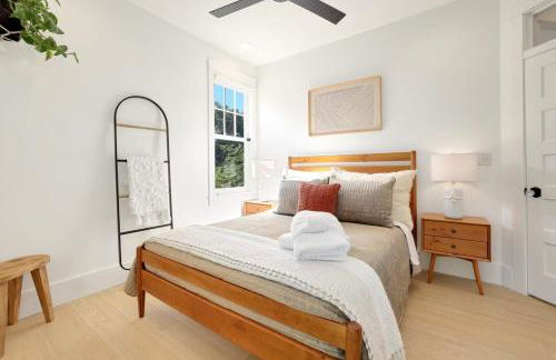 Tovey House-Walk to Downtown and Campus - Photo 10