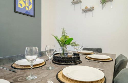 Spacious 3-Bedroom Home Near City Centre with Parking - Foto 23