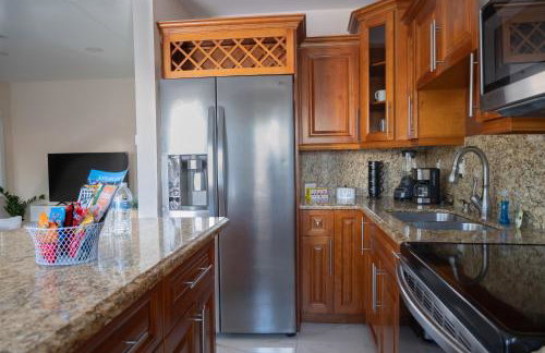 Central Getaway in Little Havana Near Airport, Wynwood, Calle 8 Brickell, Coral Gables and more , Fenced parking - Foto 8