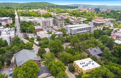 Tovey House-Walk to Downtown and Campus - Photo 56