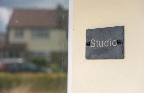 Nr WINDSOR stunning 1 bedroom self contained property in Burnham near Heathrow - Foto 2