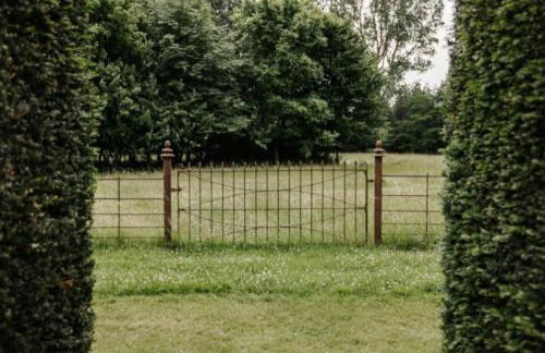 CRESSY HALL - Historic Grade II Listed Manor, Gorgeous Topiary Garden - Foto 43