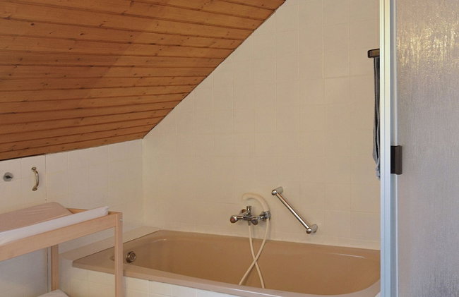Spacious Holiday Home in Neukirchen near Forest - Photo 18