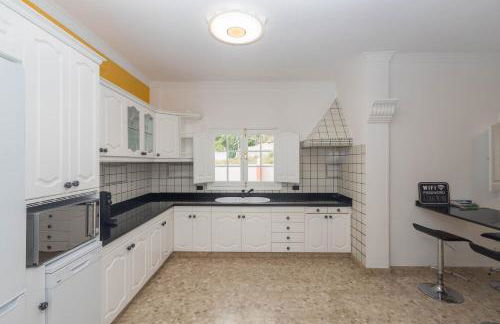 4BR Chalet El Romero-Private Pool, Barbecue & Chill - Foto 22