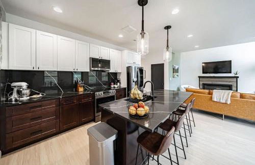 Unique Townhome with AC Garage Patio - Foto 7