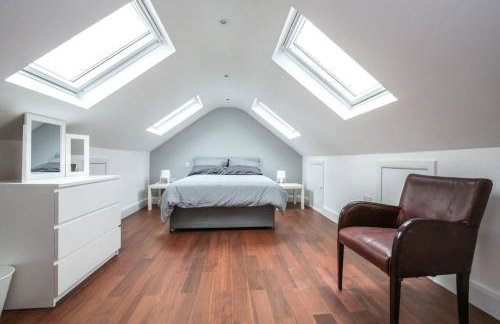 Large Modern Spacious House 6 Bedrooms 5 Bathrooms - Foto 1