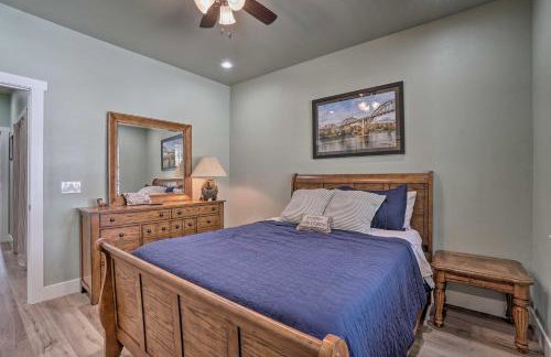 Modern Retreat with Deck Walk to White River! - Foto 17