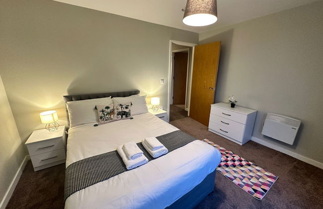 Adelphi Wharf Apartments by Beehosting - Photo 12