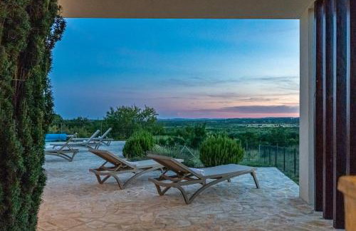 Luxury Spa Villa w Heated Pool, Jacuzzi & Sauna - Photo 9