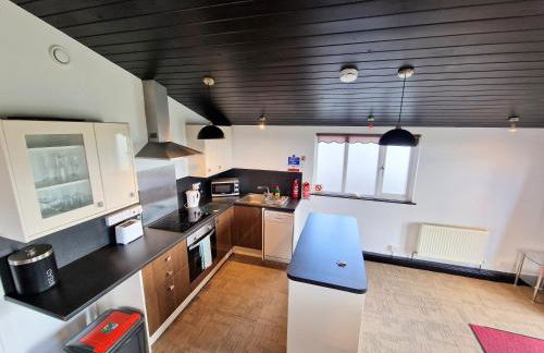 Ochil 9 with Private Hot Tub - Fife - Loch Leven - Lomond Hills - Pet Friendly - Photo 10