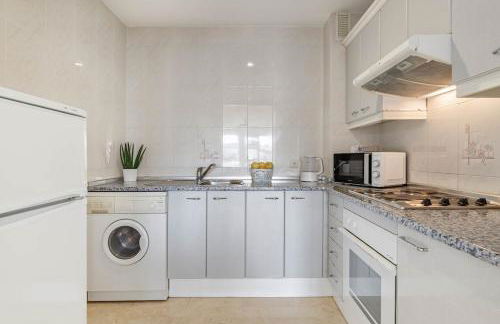 Stylish one bed apartment at Matchroom Country Club - Photo 13