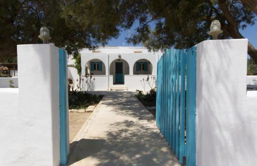 Wave Lullaby, Peaceful Beachfront Retreat in Paros - Photo 9