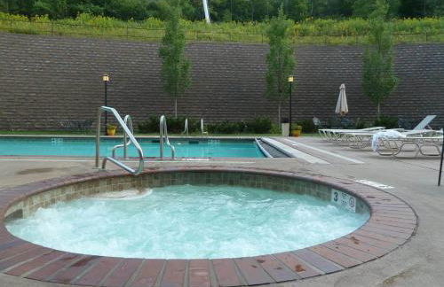 Slopeside Ski-In/Ski-Out ; HotTub ; 2 Room 2 Bath - Foto 8