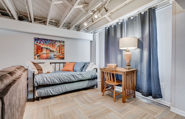 Edina Escape - Photo 37