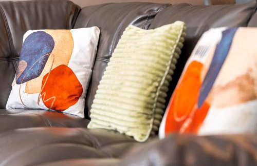 Mint drive 2 Beds With Secure Car Or Van Park w WiFi-Netflix No Deposit Required - Foto 24