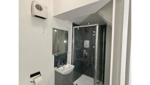 Orchard Court Spacious one bedroom apartment with extra sofa bed - Foto 2, Shower