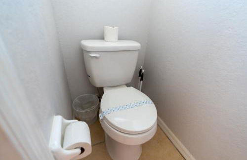 Spacious 4-bedroom 2-bath Abode - Foto 12